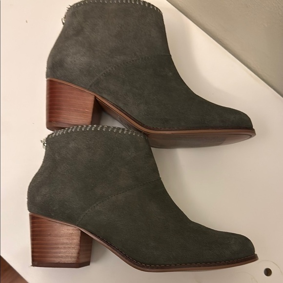 Toms Leila Gray Ankle Boots with Stacked Heel - Picture 5 of 9
